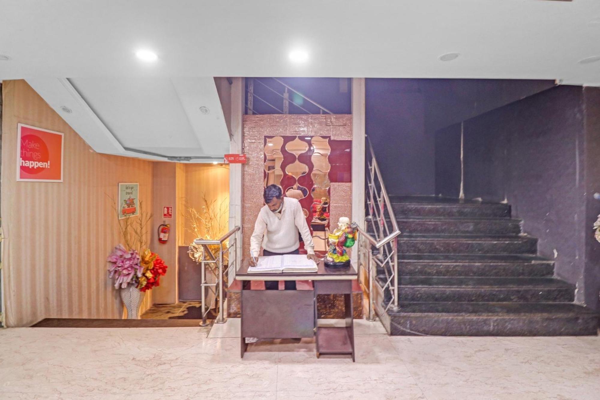 Collection O Seven Heaven Nova Deli Exterior foto